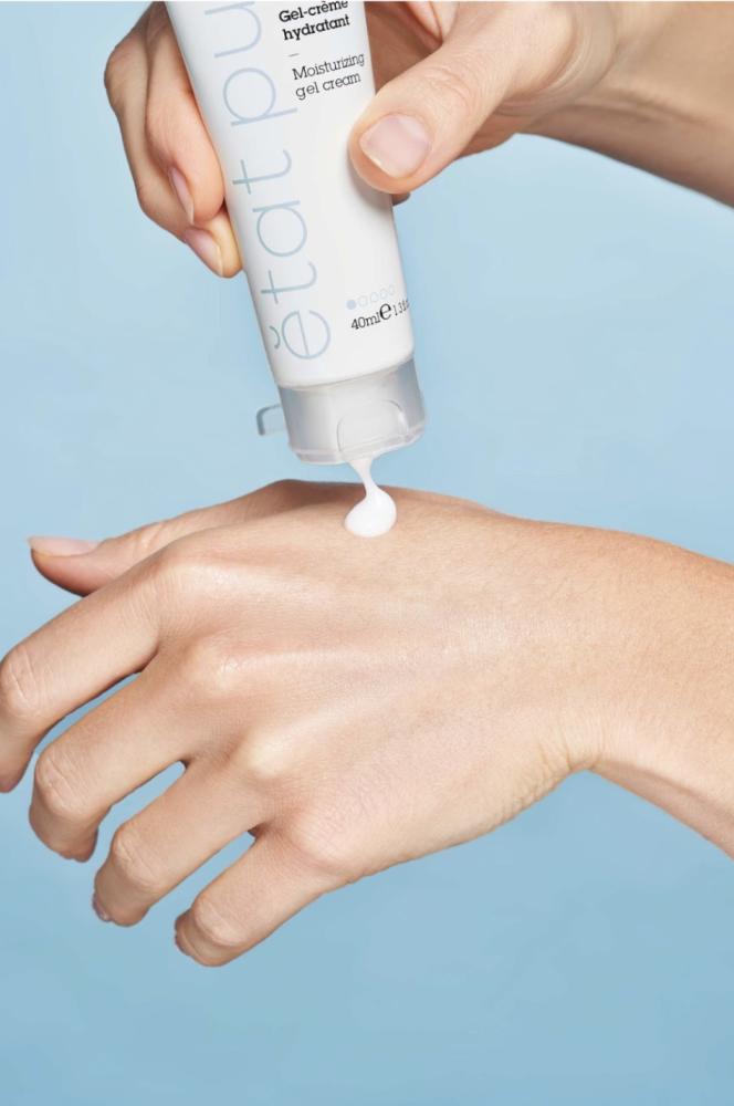 Mano con Gel Crema Hidratante de Etat Pur